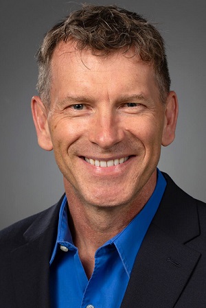 Chris Durall, a clinical associate professor in the Doctor of Physical Therapy program, supervises the university's Physical Therapy Clinic at the Stevens Point Area YMCA.