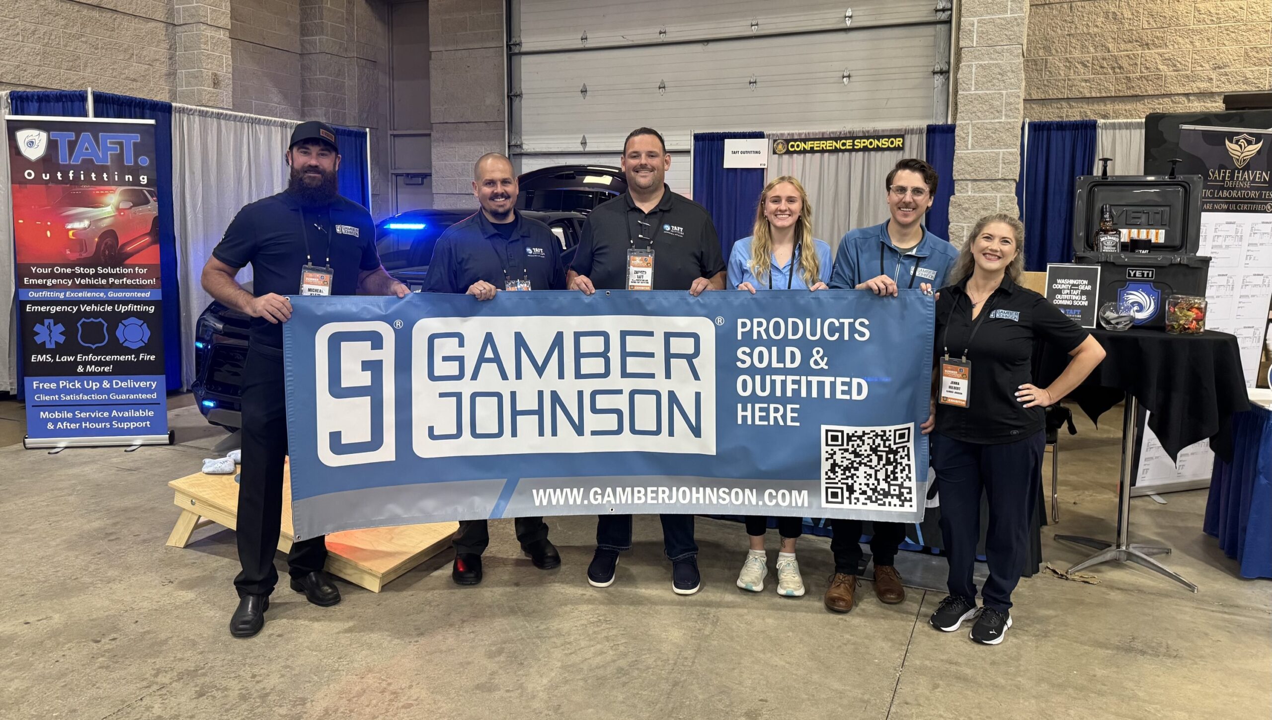 Gracie with a group at the Wisconsin Chief of Police Trade Show in Green Bay