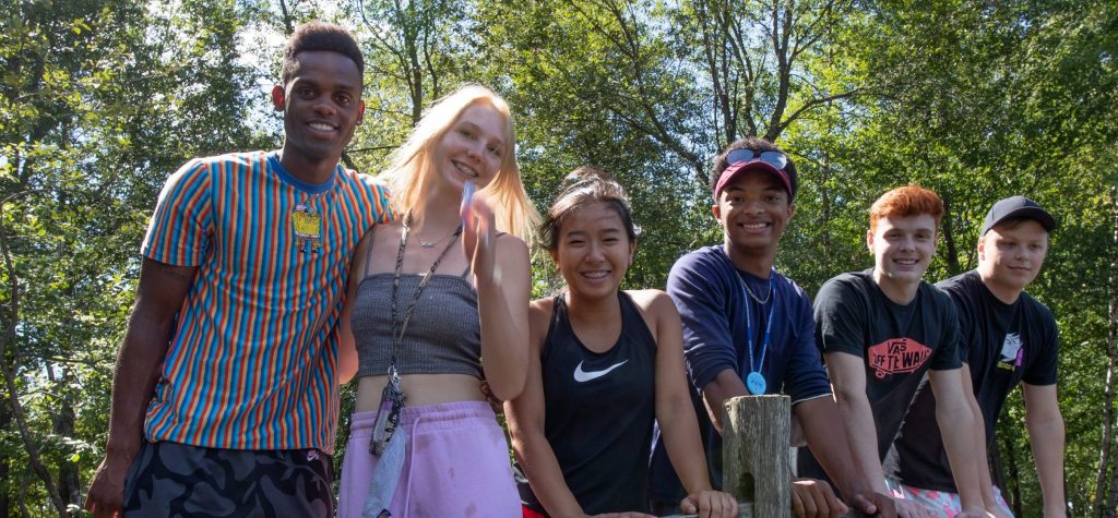 Group of UWSP students hanging out on campus