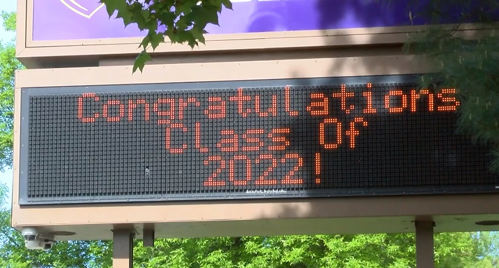 Pointer sign congrats class of 2022
