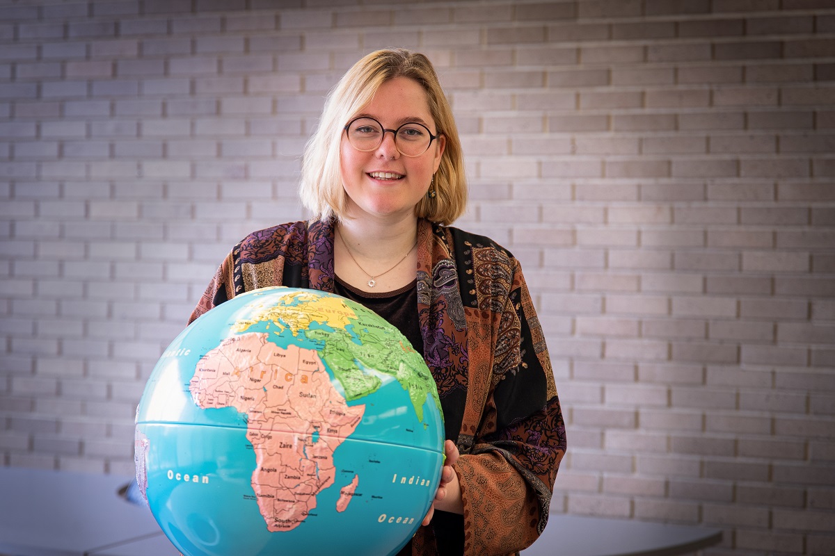 Sara Kalkhoff holds a globe