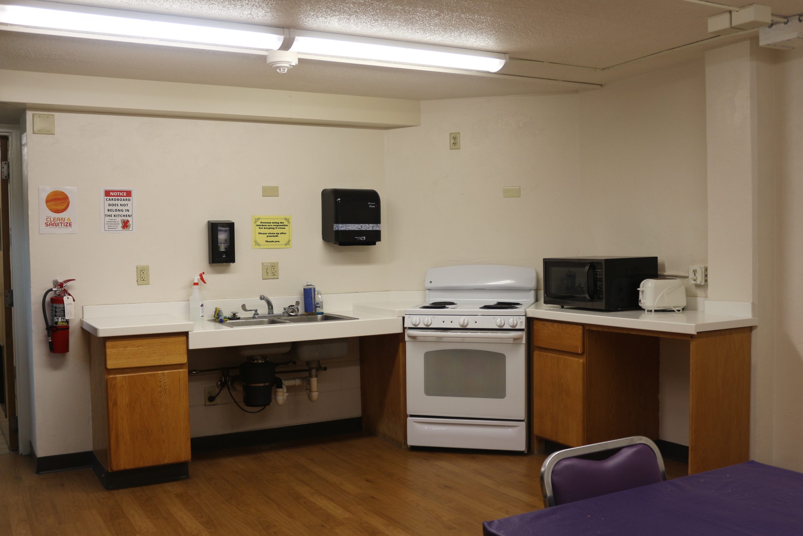 Full kitchen in residence hall with all appliances