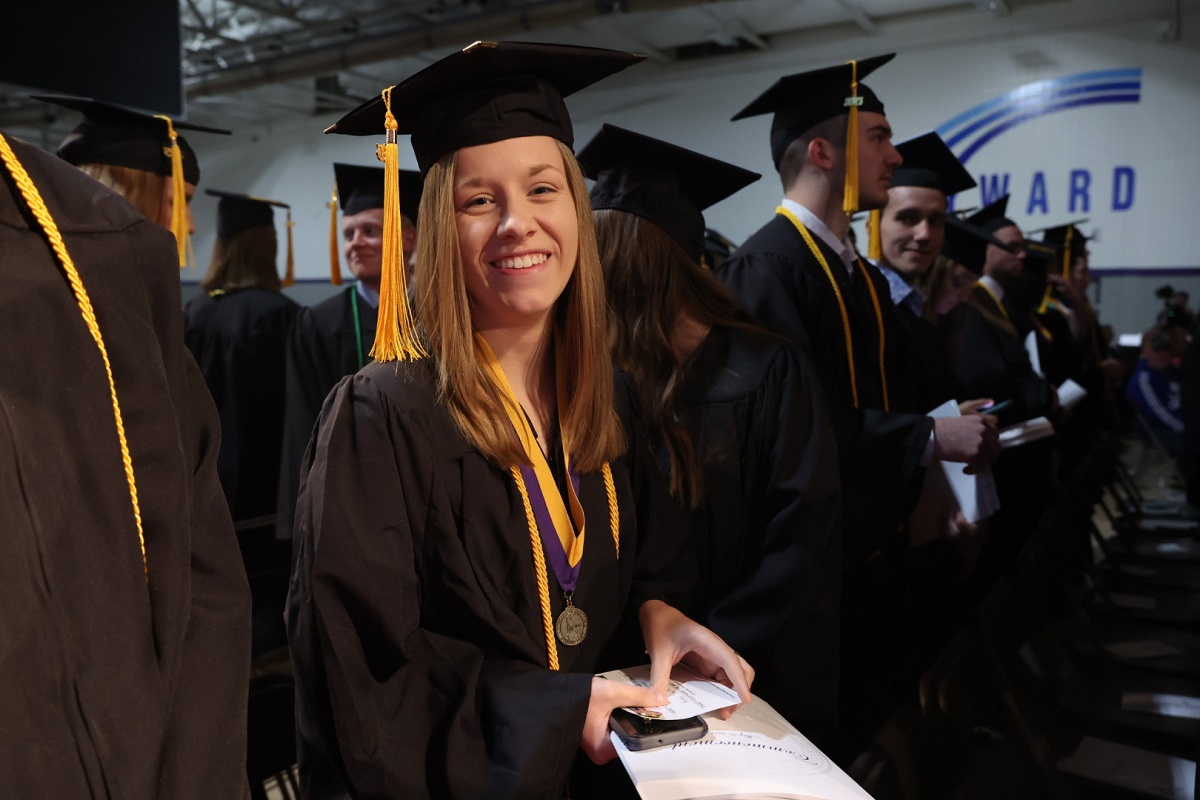 WSAW More than 1,100 students graduate from the University of