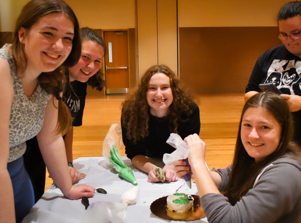 Students decorating cakes